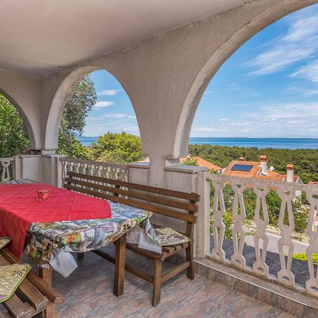 Lovely Apartment In Mali Losinj With Kitchen 外观 照片
