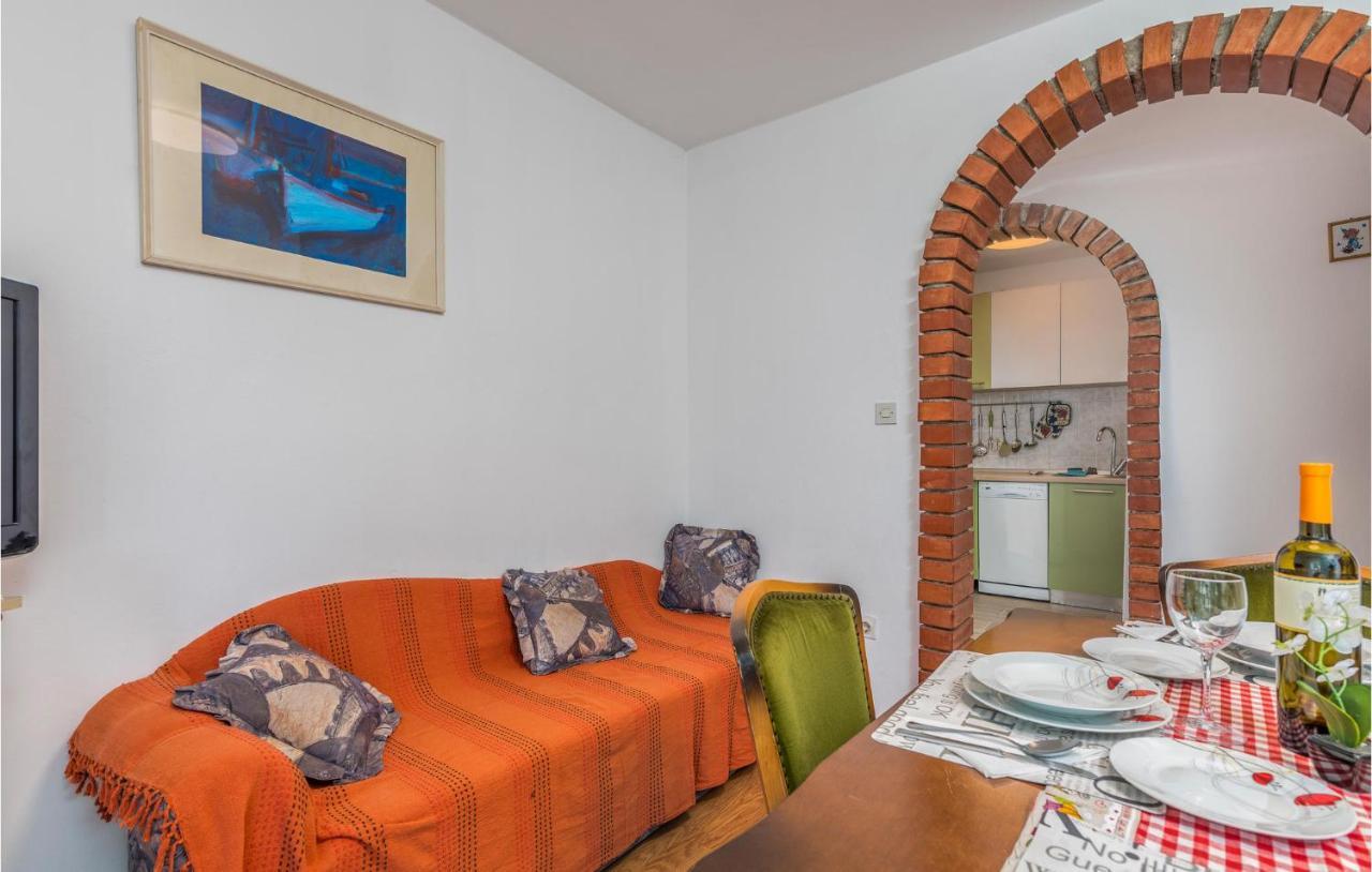Lovely Apartment In Mali Losinj With Kitchen 外观 照片