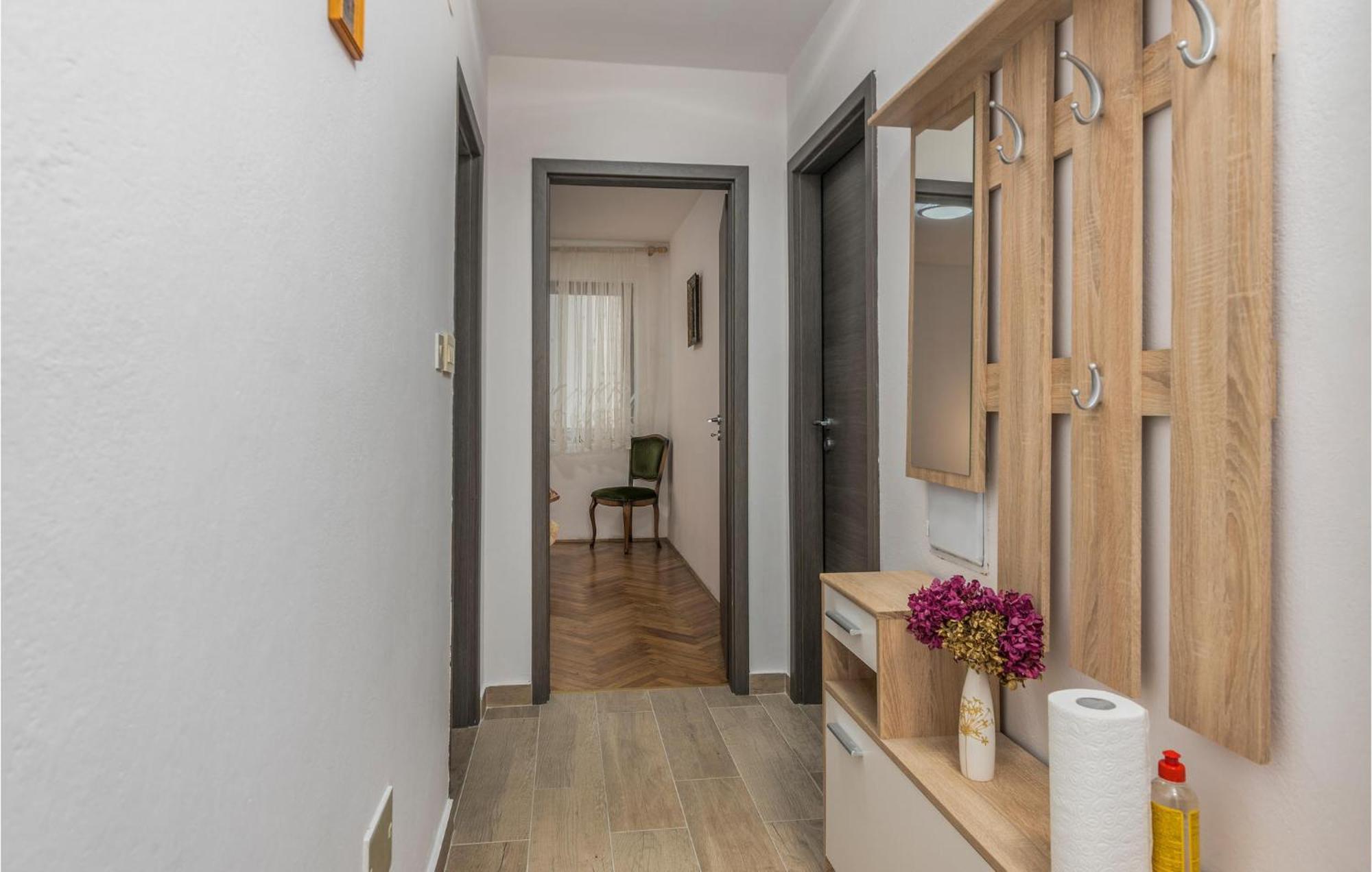 Lovely Apartment In Mali Losinj With Kitchen 外观 照片