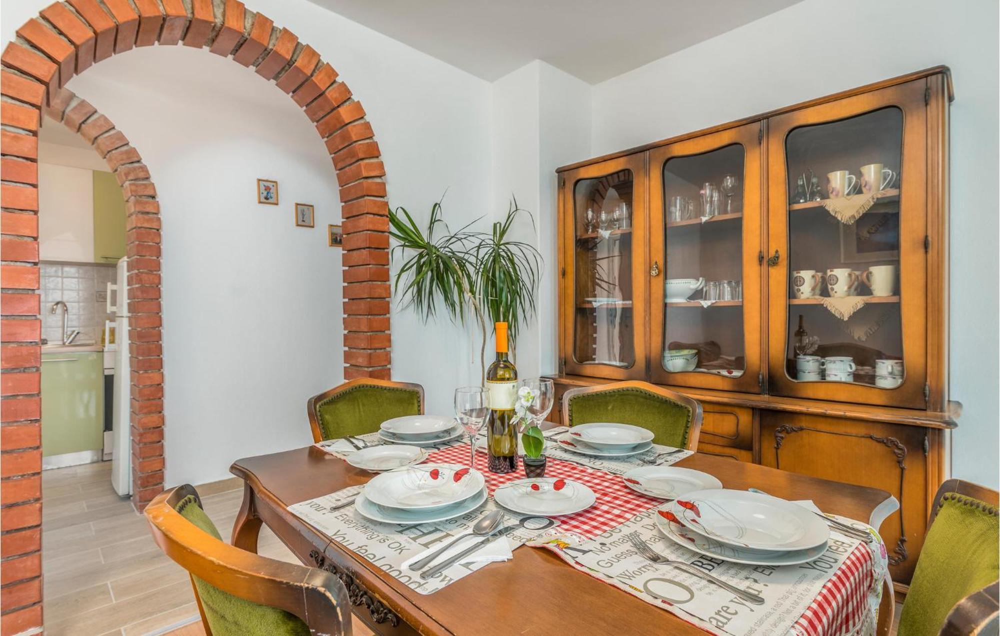 Lovely Apartment In Mali Losinj With Kitchen 外观 照片