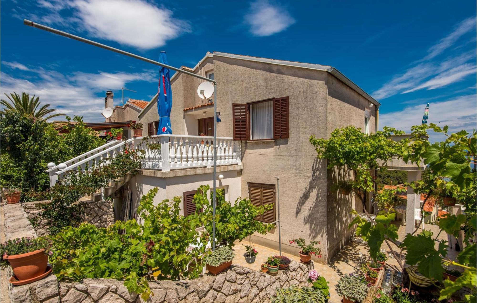 Lovely Apartment In Mali Losinj With Kitchen 外观 照片